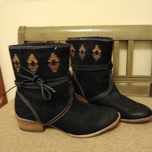 Kensie Black and Brown Ankle Booties